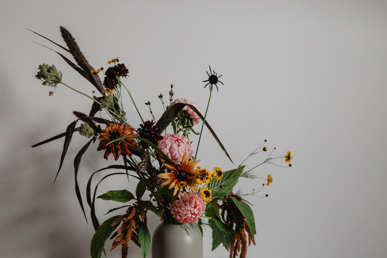 Flower Arrangements: A Guide for Beautiful Floral Displays