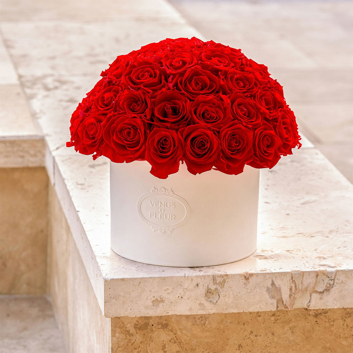 Luxury Preserved Roses and Flowers in Porcelain Vases - Venus et Fleur
