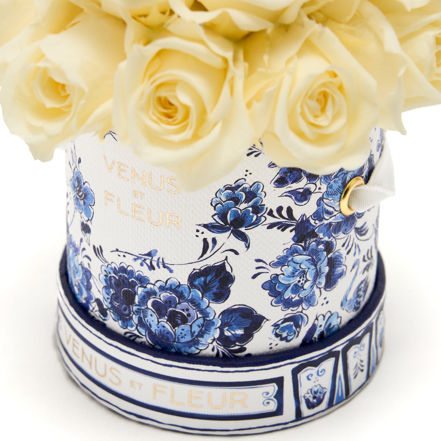Delft Jardin Bleu Mini Le Plein with 27 Roses | Venus et Fleur