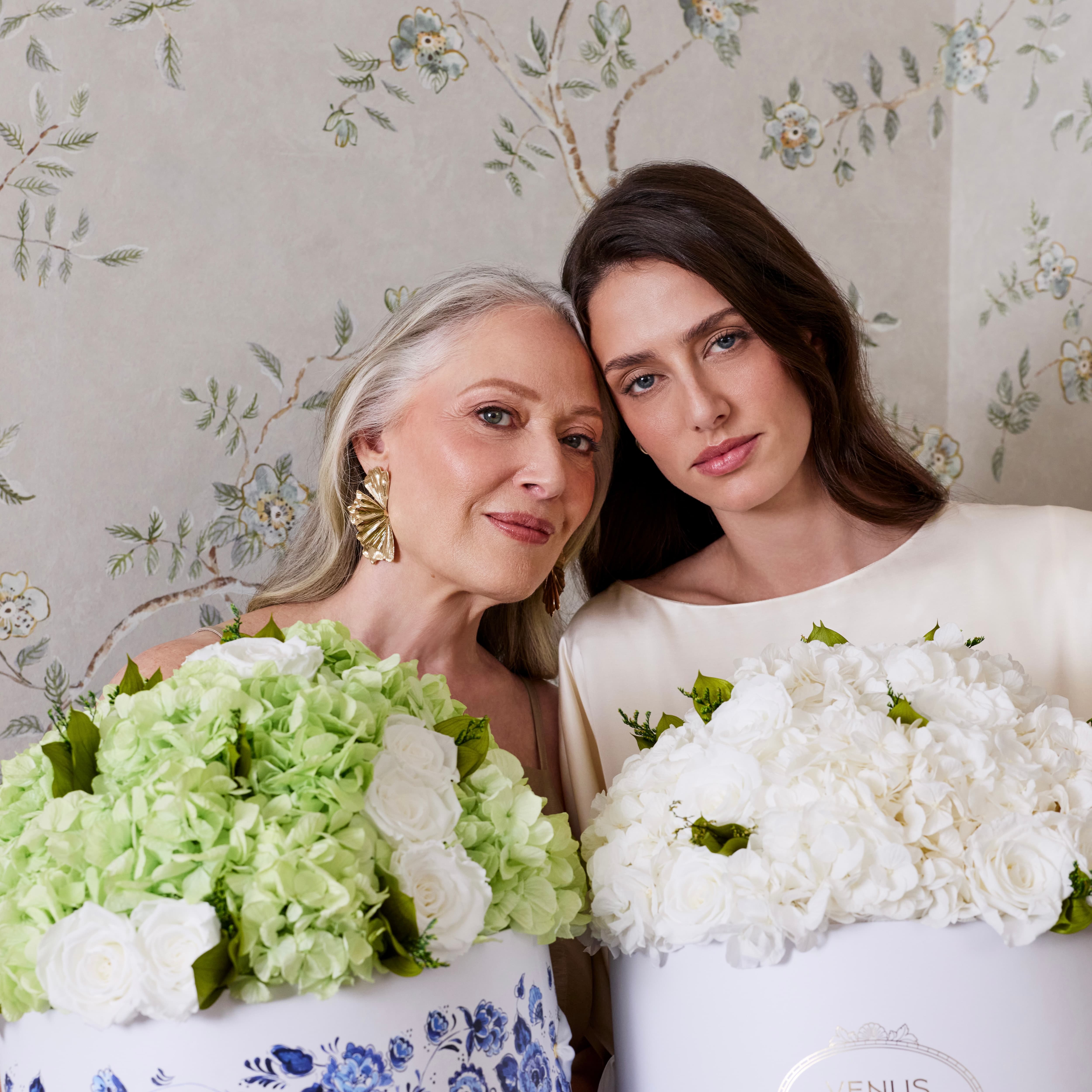 Large Round Roses & Hydrangeas 13