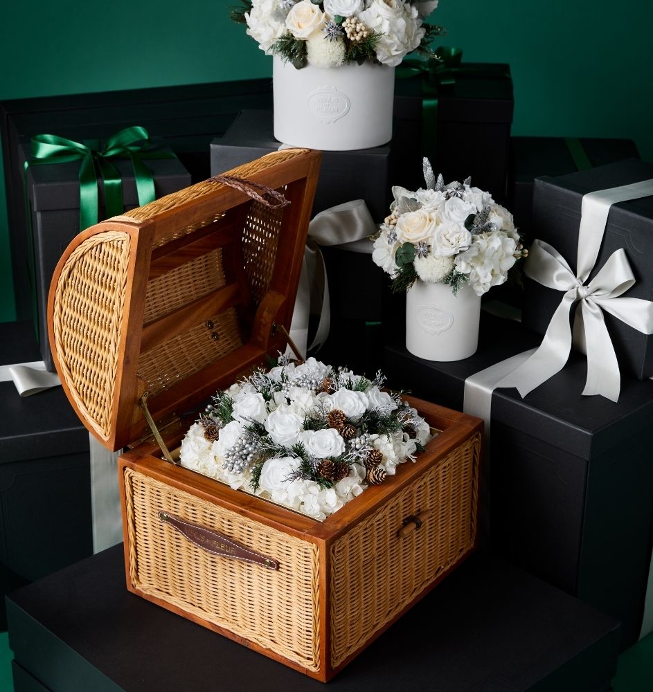 Wicker Trunk with Preserved Roses and Hydrangeas | Venus et Fleur