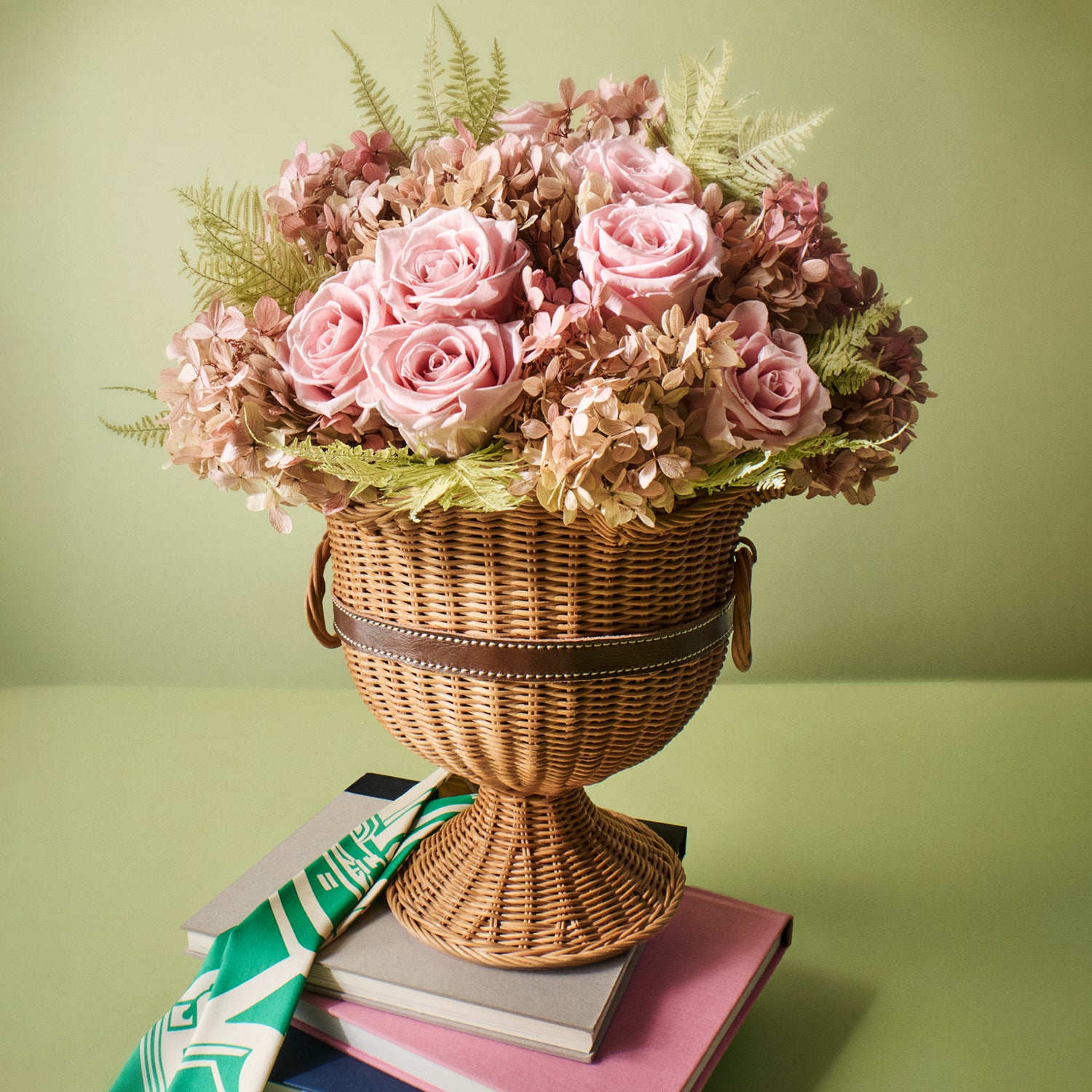 Wicker Flower Vase with Mixed Florals | Venus et Fleur