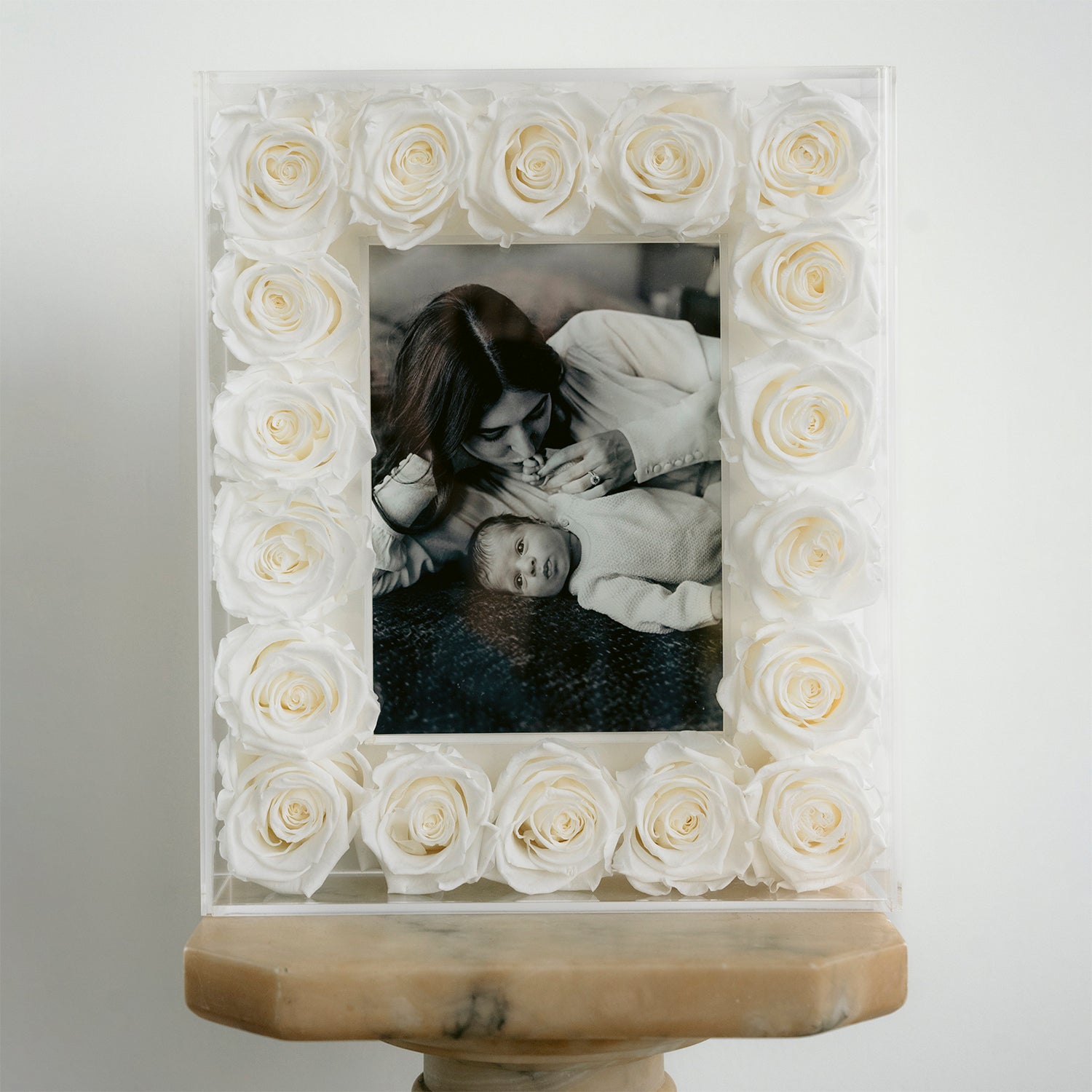 The Fleur Frame with Eternity® Roses - Venus et Fleur®