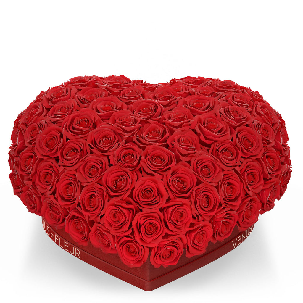 Heart-shaped arrangement of red roses in a box with the text 'VENUS ET FLEUR' on the side