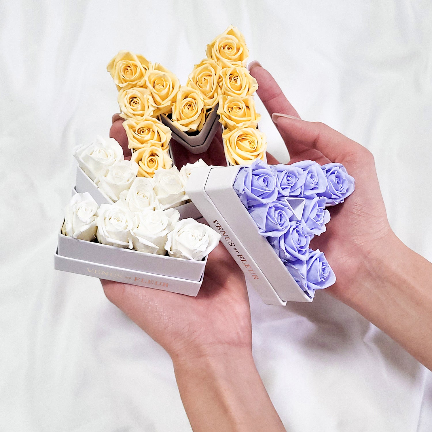 Mini Letter M in Flowers with Eternity Roses | Venus et Fleur