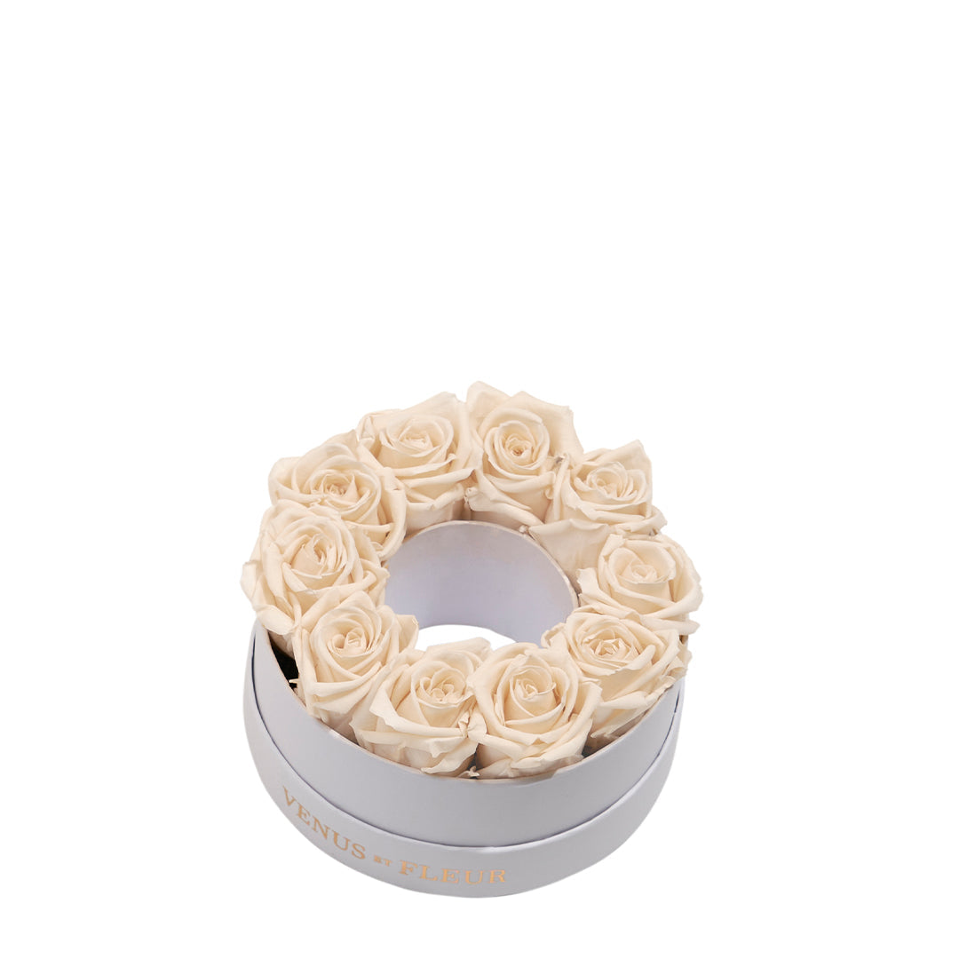 Mini Letter O in Flowers with Eternity Roses | Venus et Fleur